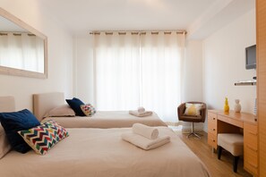 2 bedrooms, desk, iron/ironing board, WiFi - 2-Br. Apartment, 2 min. from  the Beaches (Cannes)