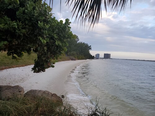 CentrallyLocated 1floorVilla560sqf 3bd2bth.month to month rent from march22.2026