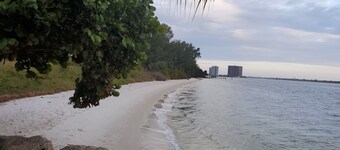 CentrallyLocated 1floorVilla560sqf 3bd2bth.month to month rent from march22.2026