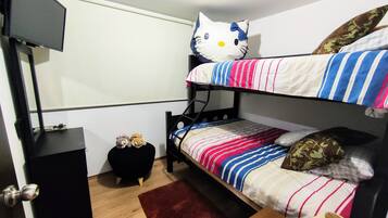 2 chambres, fer et planche à repasser, Wi-Fi, draps fournis