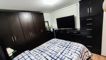 2 chambres, fer et planche à repasser, Wi-Fi, draps fournis