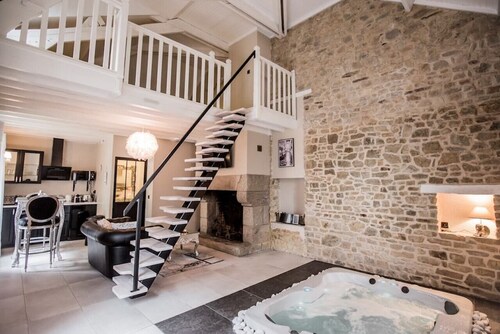 Gîte avec SPA enterré privatif dans le gîte et piscine chauffée à partager