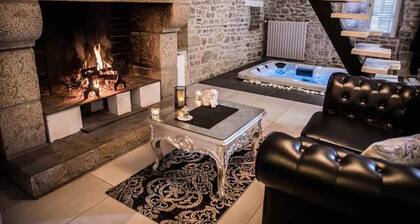 Gîte avec SPA enterré privatif dans le gîte et piscine chauffée à partager