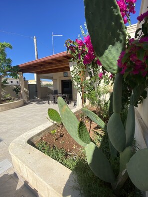 Outdoor dining - Villa Sole (San Pietro In Bevagna)