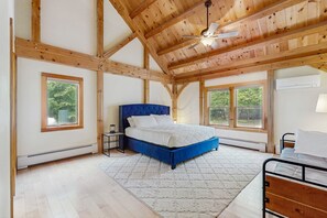 3 slaapkamers, een strijkplank/strijkijzer, internet, beddengoed