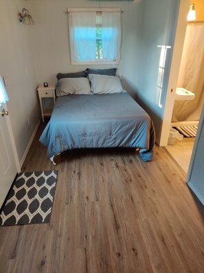 1 bedroom, desk, free WiFi, bed sheets - Tiny House on the Farm: Watch Farm Animals, Near Buffalo River (Western Grove)