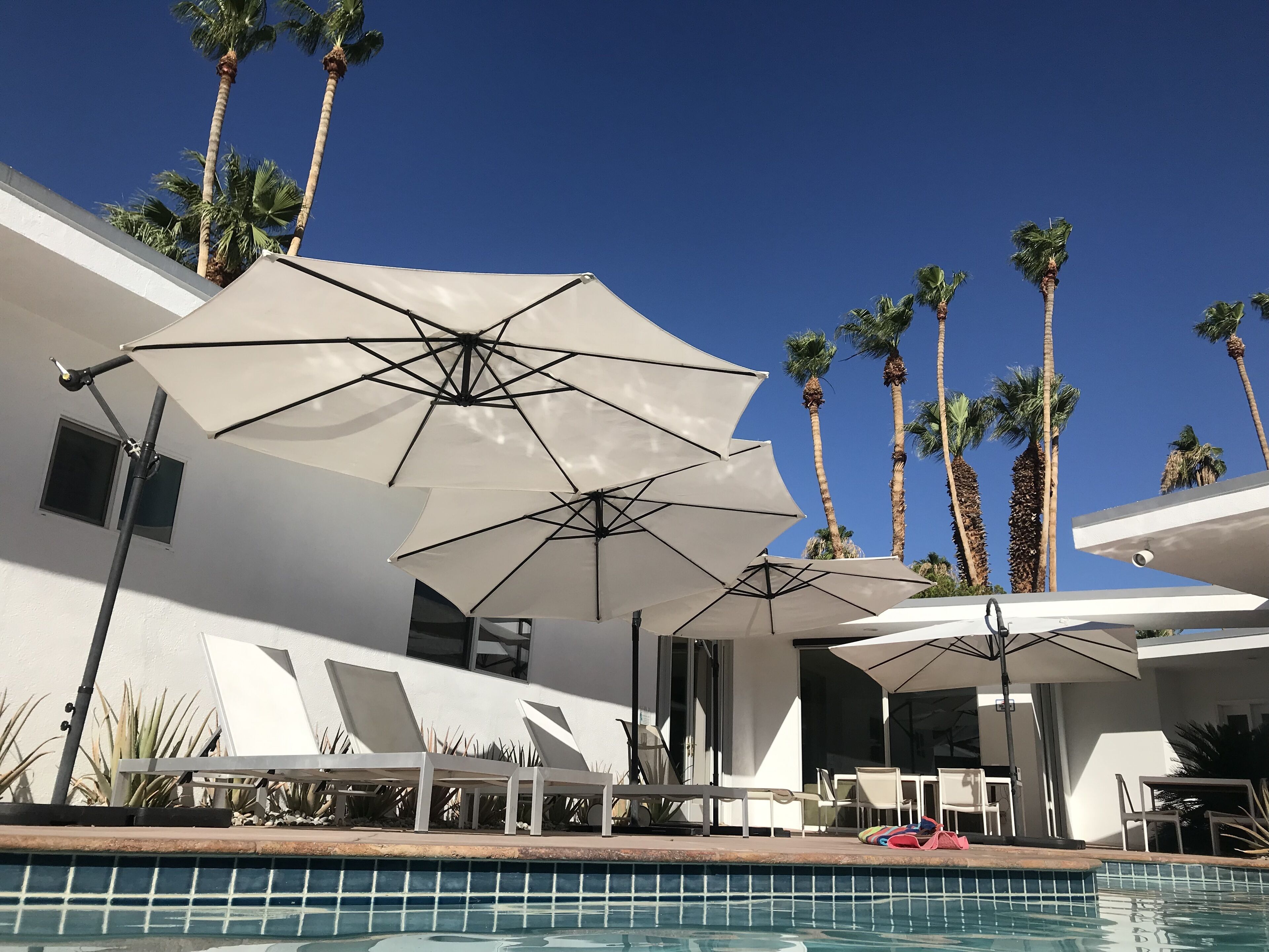 室外游泳池，恒温泳池