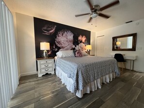 3 slaapkamers, een strijkplank/strijkijzer, reisbedje, wifi