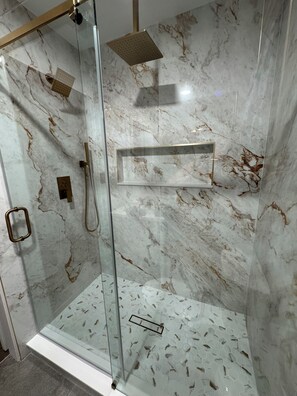 Shower, hair dryer, towels, soap - Yuri’s pool house. Salty & heated pool (Tampa)