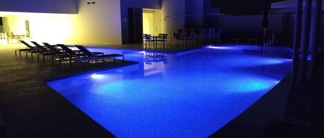 Piscine extérieure, piscine chauffée