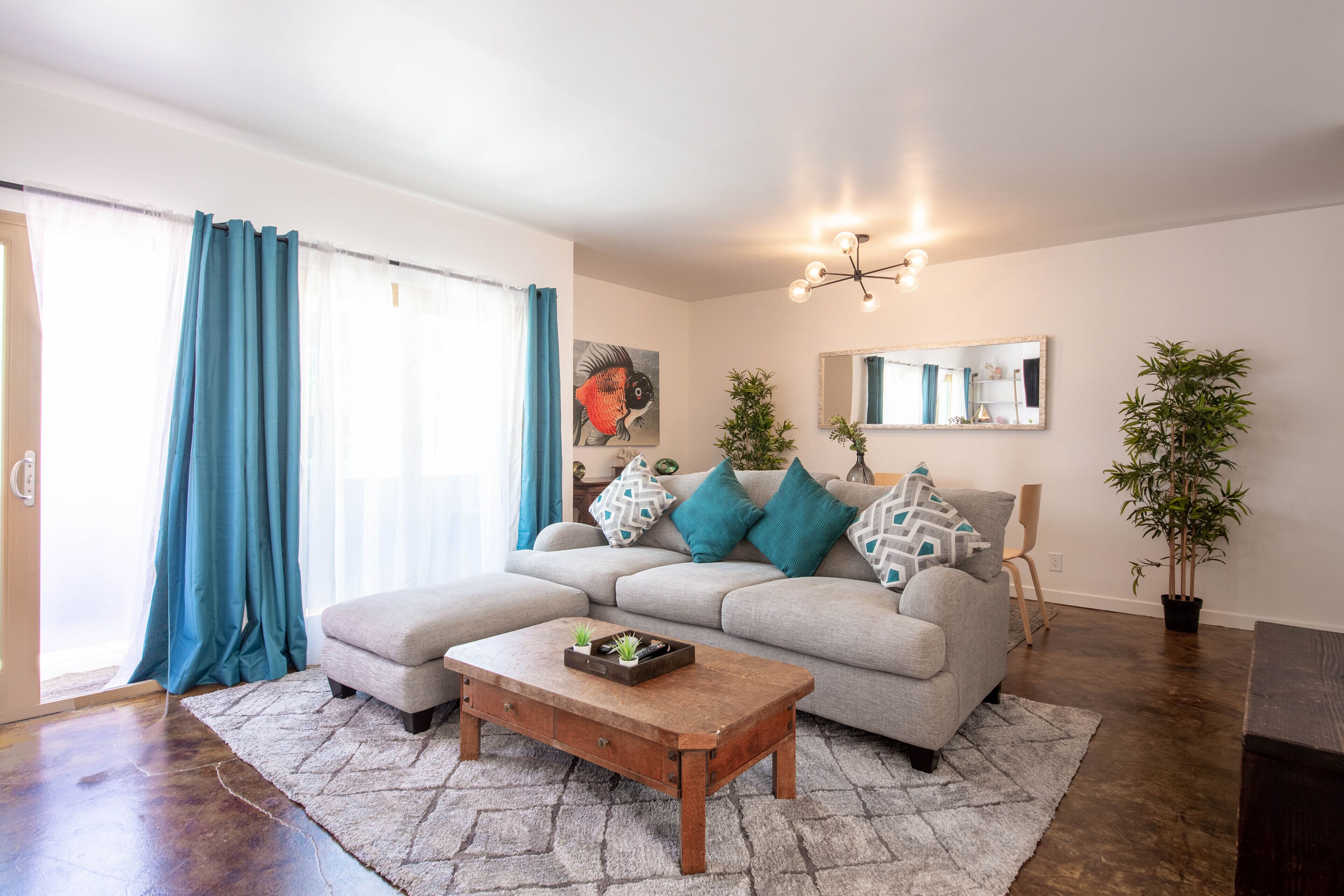 A Spacious Condo 2 Block from the Ocean