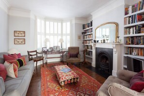 TV, fireplace, DVD player - Afghan Road by onefinestay (London)
