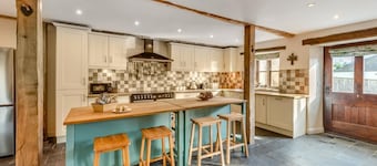 5 Bed in Middle Marwood (oc-stepps)