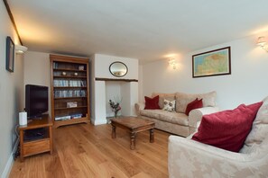 TV, fireplace, video-game console, Netflix - 5 Bed in Middle Marwood (oc-stepps) (Marwood)