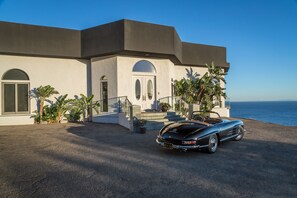 Exterior - Malibu Ocean View Estate (Malibu)