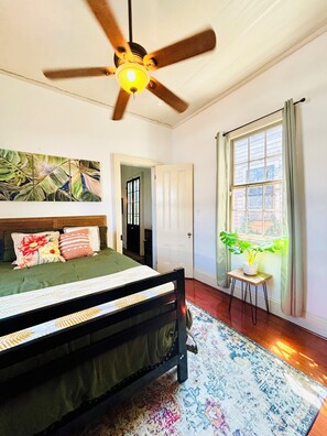 2 Schlafzimmer, Schreibtisch, Bügeleisen/Bügelbrett, kostenloses WLAN