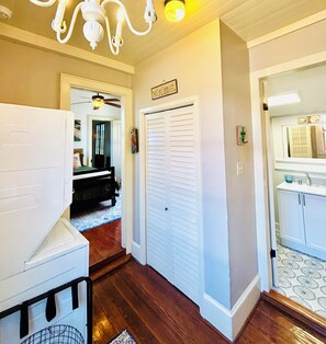 Interior - Charming Hideaway - Walk to French Quarter (New Orleans)