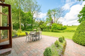 Outdoor dining - 2 Bed in Meshaw (oc-meadow) (Meshaw)