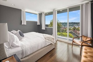 3 chambres, fer et planche à repasser, Wi-Fi, draps fournis