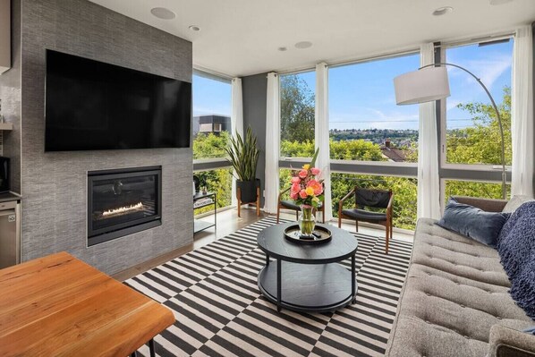 Télévision, cheminée