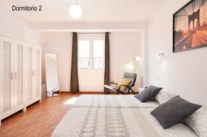 2 slaapkamers, een kluis op de kamer, een strijkplank/strijkijzer