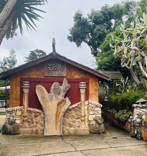 Romantic Cottage Guesthouse Carmel-By-The-Sea -Private Spa, Gardens, on 23 Acres