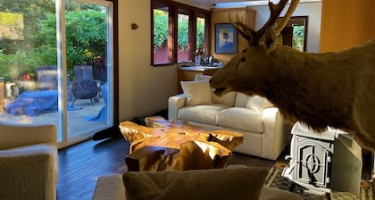 Romantic Cottage Guesthouse Carmel-By-The-Sea -Private Spa, Gardens, on 23 Acres