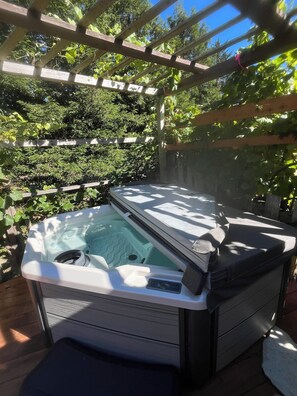 Bain à remous extérieur