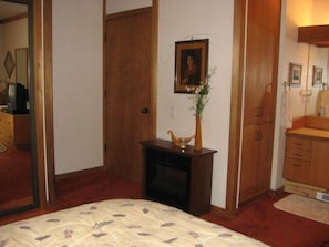 1 habitación, tabla de planchar con plancha, wifi gratis y ropa de cama