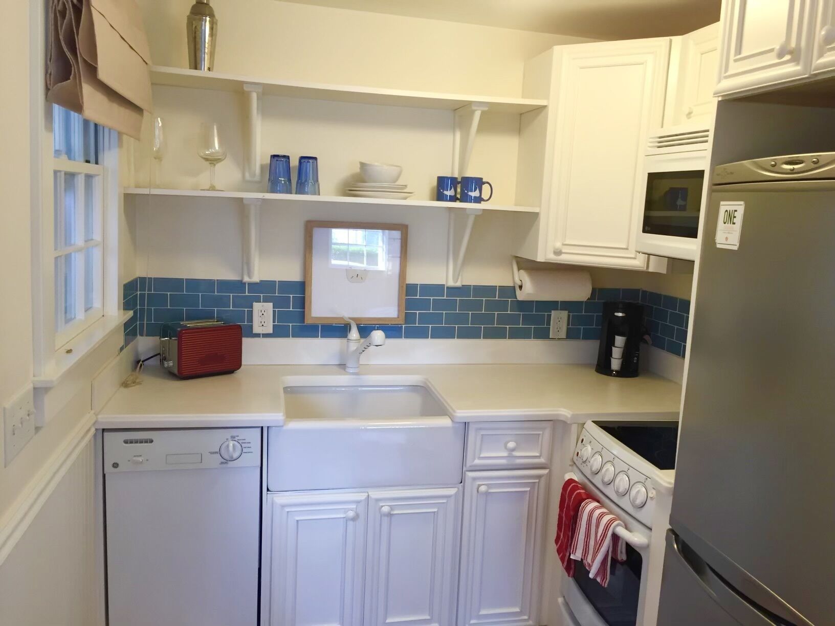 Mikrowelle, Geschirrspüler, Wasserkocher, Eiswürfelbereiter