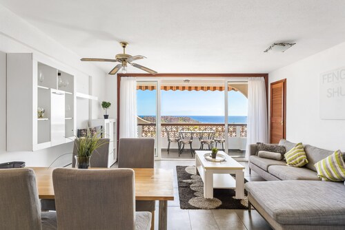 2-bedroom flat on Palm Mar beachfront with stunning view