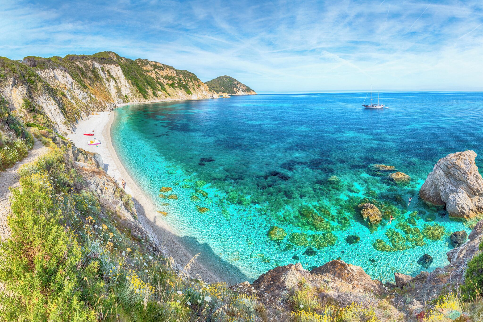 Una spiaggia nelle vicinanze