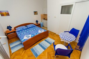 Iron/ironing board, WiFi, bed sheets - Apartments Ivana (TR) -Studio with Terrace ( A2) (Trogir)