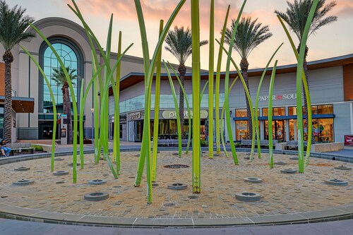 Luxury vacation Kemah, TX condo. Bars and restaurants within walking distance.