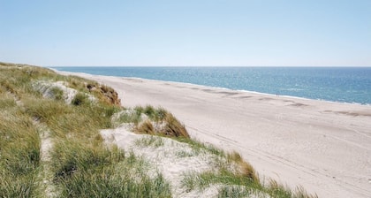 Gorgeous home in Hvide Sande with WiFi