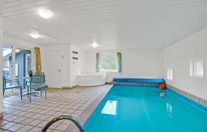 Indendørs pool