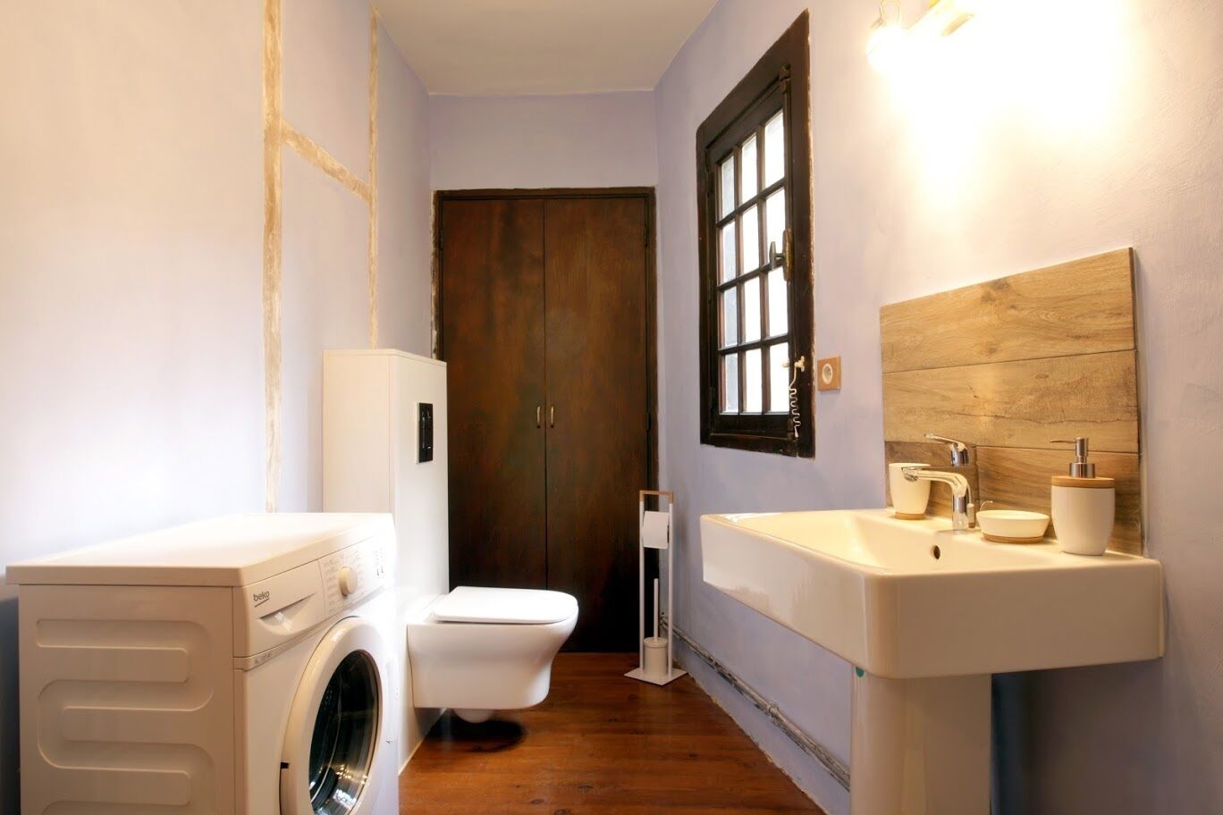 Gratis toiletartikelen, een haardroger, handdoeken, zeep