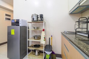 Fridge, microwave, stovetop, electric kettle