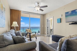 Téléviseur, table de ping-pong