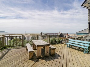 Outdoor dining - GORONWY COTTAGE, pet friendly, country holiday cottage in Barmouth (Barmouth)
