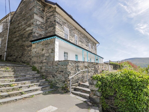 Exterior - GORONWY COTTAGE, pet friendly, country holiday cottage in Barmouth (Barmouth)