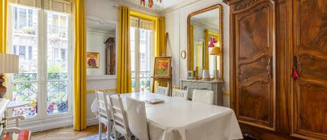 تناول الطعام