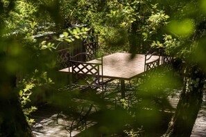 Outdoor dining - Cosy Little Chalets in South Ardèche Provence (Saint-Remèze)