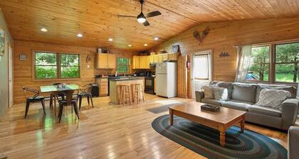 Pääsy Lake Cozy Seclusion- 3 Acres, Yksityinen Trail, kanootti