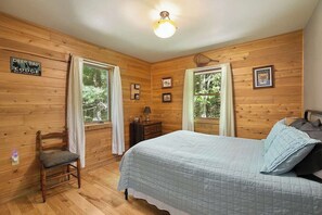 3 bedrooms, desk, iron/ironing board, travel crib