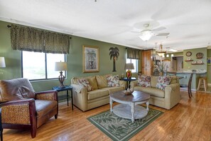 TV, DVD player - Seasider 405 - Three-bedroom, Three Bath Ocean View Condo (Garden City Beach)
