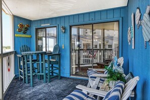 Outdoor dining - Seasider 405 - Three-bedroom, Three Bath Ocean View Condo (Garden City Beach)