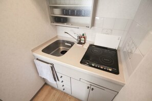 Fridge, microwave, stovetop, cookware/dishes/utensils