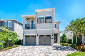 Exterior - Modern Home near Disney with Private Pool, Media, Game & Themed Rooms with. (Kissimmee)