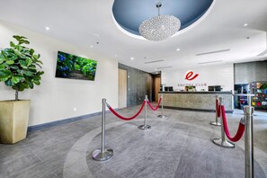 Lobby - Modern Home near Disney with Private Pool, Media, Game & Themed Rooms with. (Kissimmee)